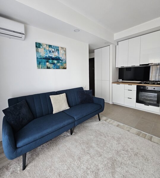 Stefanestii de Jos, Cosmopolis