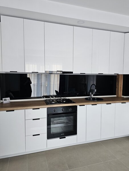 Stefanestii de Jos, Cosmopolis