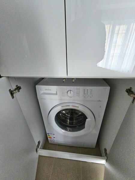 Stefanestii de Jos, Cosmopolis