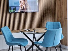 Stefanestii de Jos, Cosmopolis